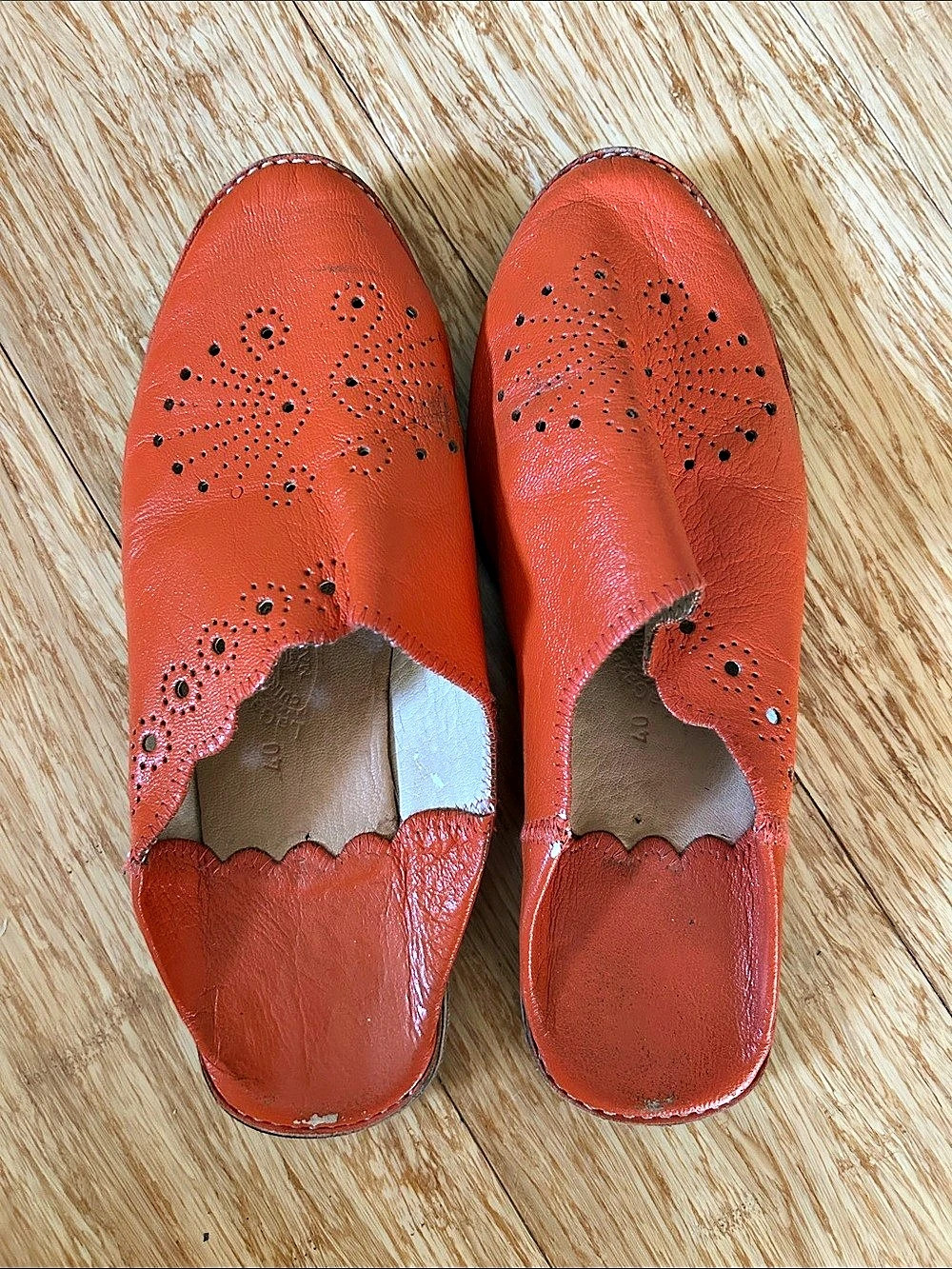 Orange babouches
